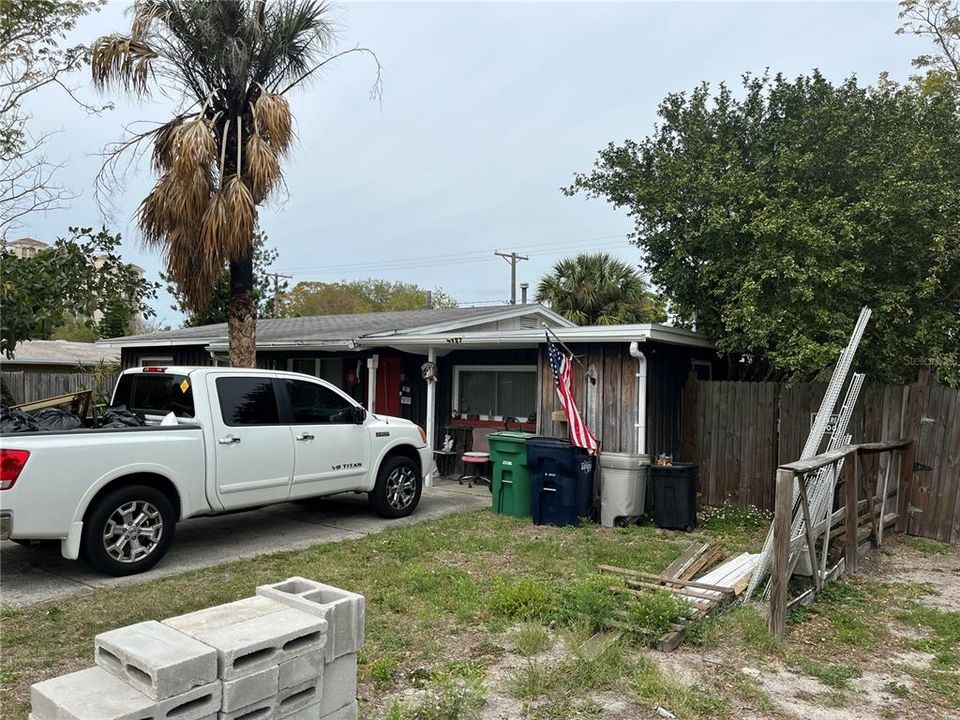 Active With Contract: $320,000 (3 beds, 2 baths, 1351 Square Feet)