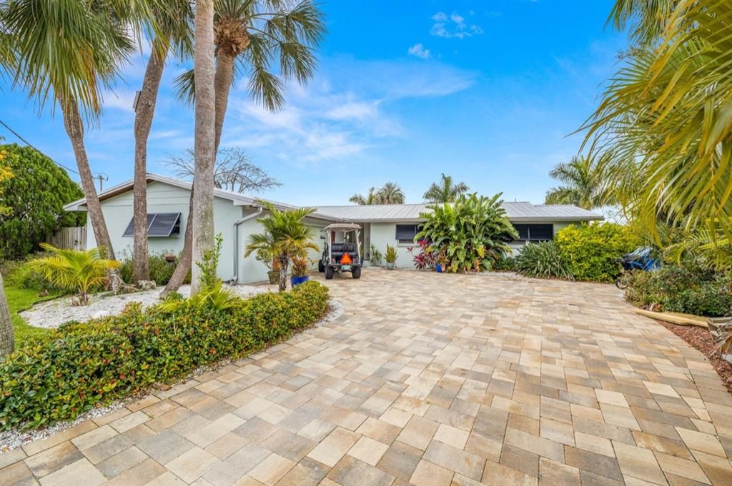 Recently Rented: $5,600 (3 beds, 3 baths, 2426 Square Feet)