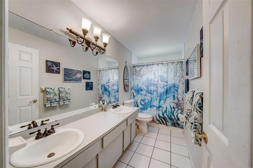 最近售出: $420,000 (3 贝兹, 2 浴室, 1026 平方英尺)