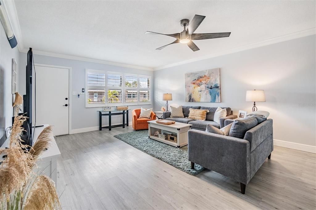 Active With Contract: $365,000 (2 beds, 2 baths, 961 Square Feet)