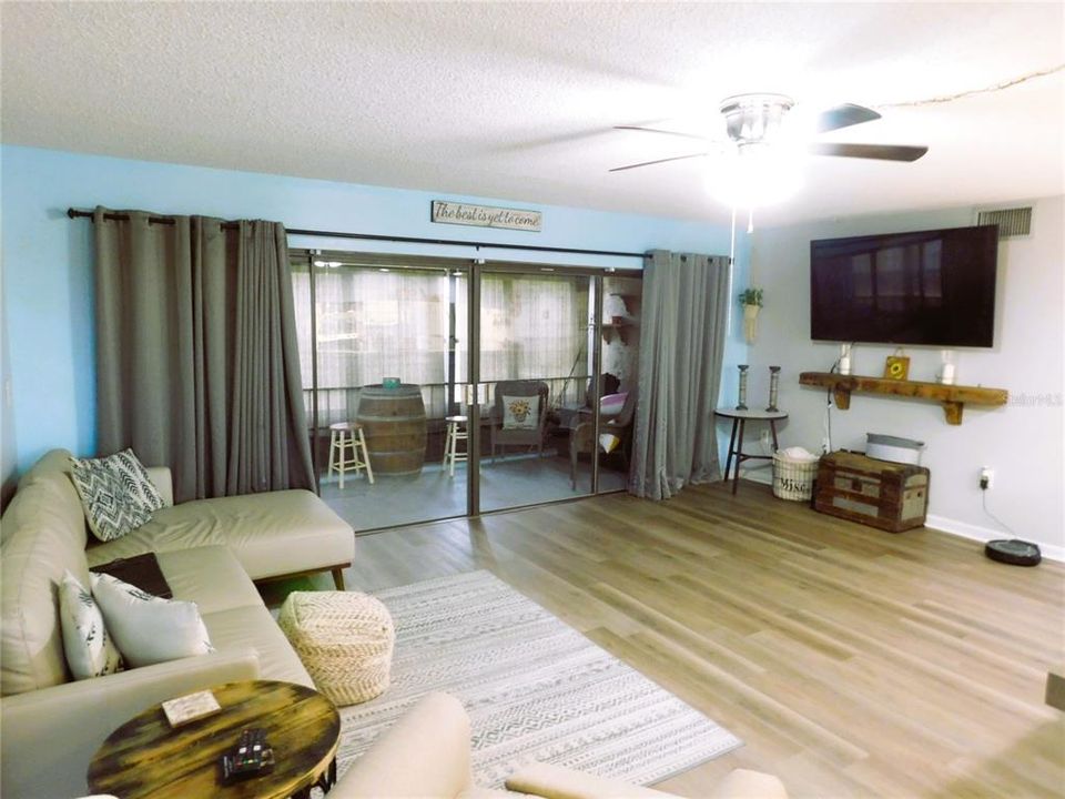 For Sale: $149,000 (2 beds, 2 baths, 1120 Square Feet)