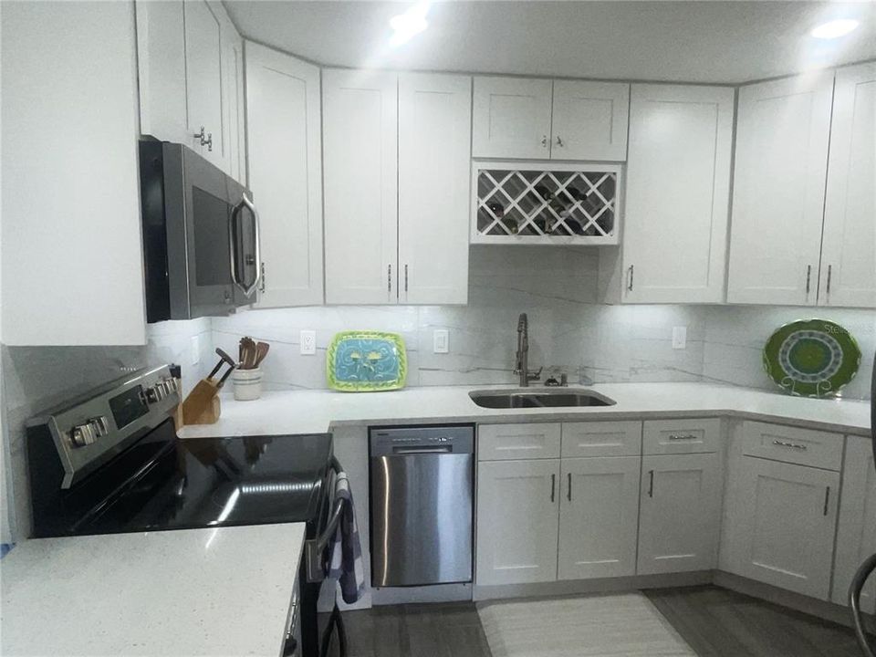 For Rent: $1,800 (2 beds, 2 baths, 980 Square Feet)