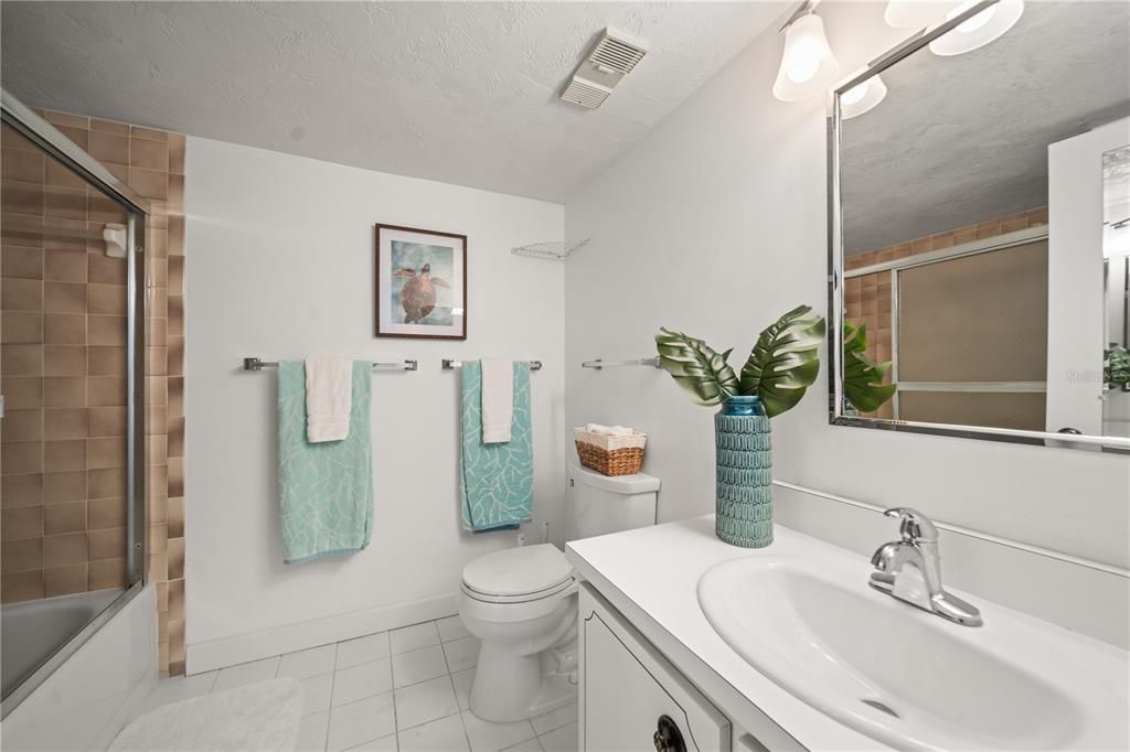 For Sale: $425,000 (2 beds, 2 baths, 1331 Square Feet)