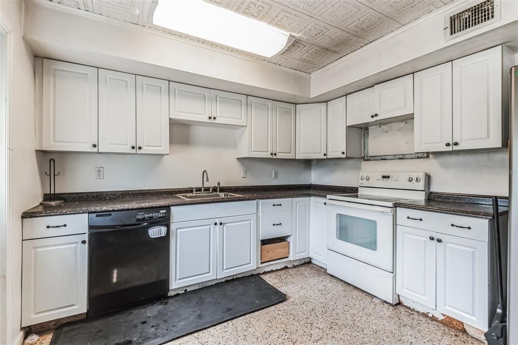 Active With Contract: $200,000 (4 beds, 1 baths, 1300 Square Feet)