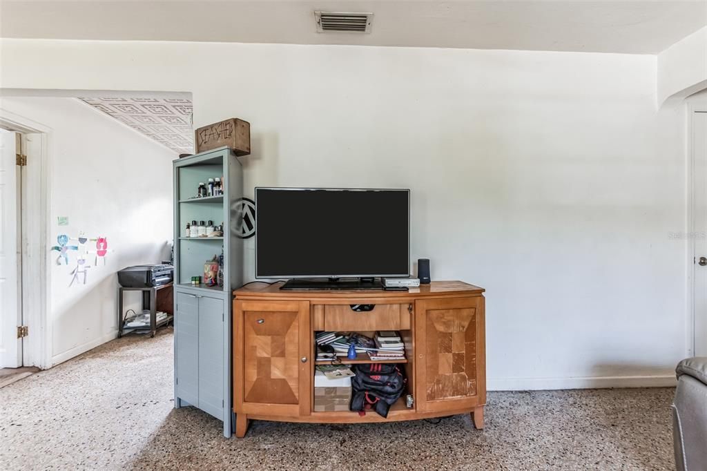 Active With Contract: $200,000 (4 beds, 1 baths, 1300 Square Feet)