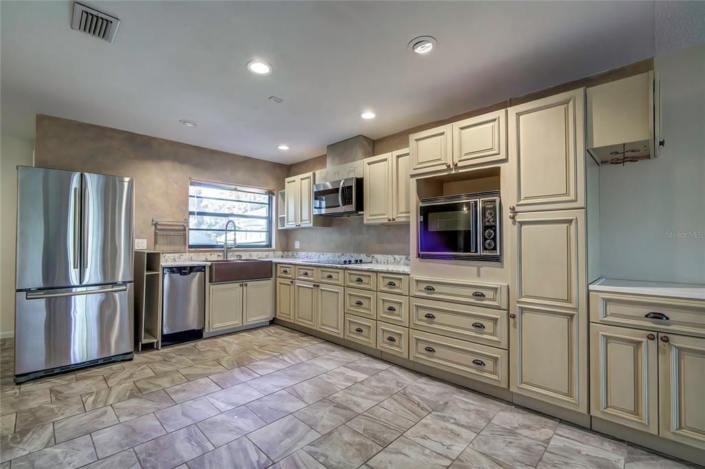 For Sale: $484,900 (2 beds, 2 baths, 1209 Square Feet)
