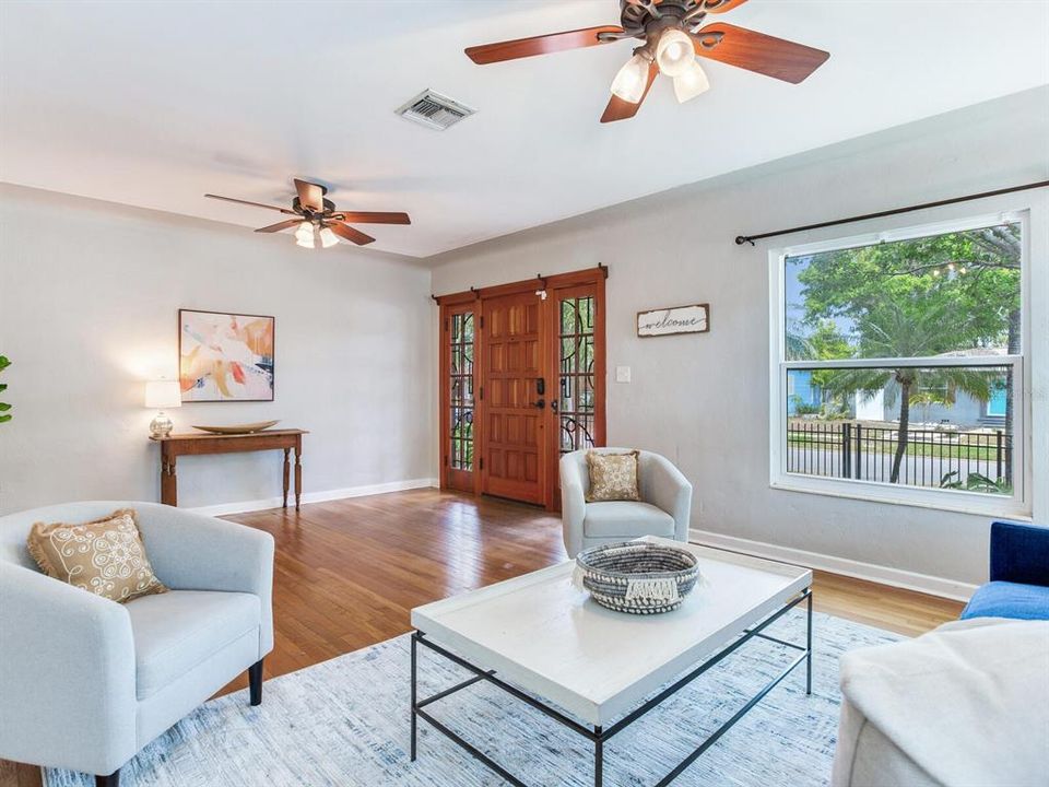 Recently Sold: $600,000 (2 beds, 2 baths, 1469 Square Feet)