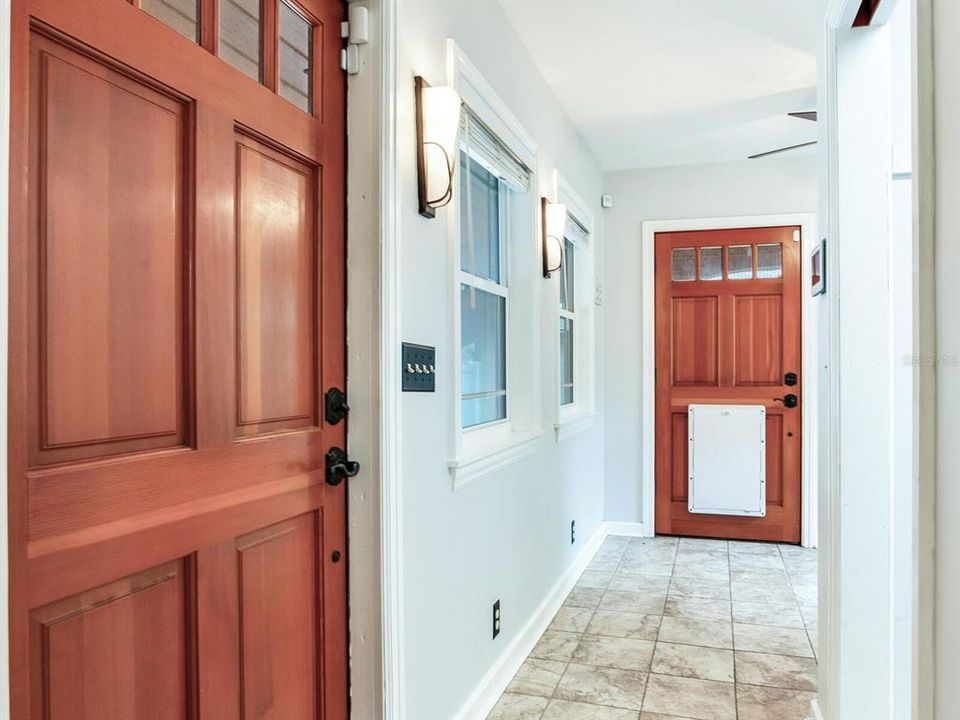 Recently Sold: $600,000 (2 beds, 2 baths, 1469 Square Feet)