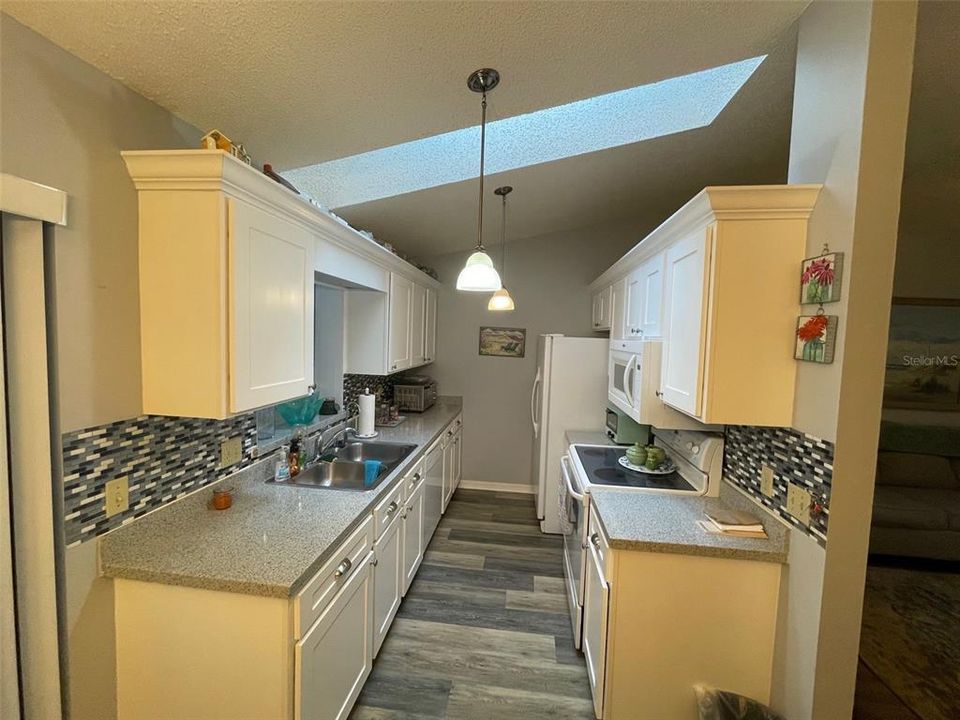 Recently Sold: $189,500 (2 beds, 2 baths, 935 Square Feet)