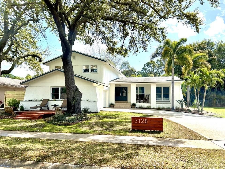 Recently Sold: $950,000 (5 beds, 3 baths, 2347 Square Feet)