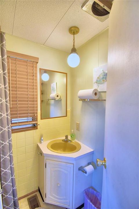 For Sale: $159,000 (2 beds, 2 baths, 744 Square Feet)