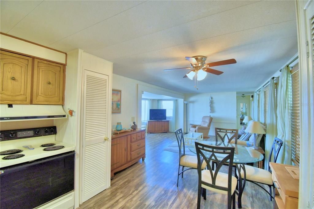 For Sale: $159,000 (2 beds, 2 baths, 744 Square Feet)