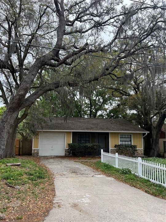 For Rent: $2,400 (3 beds, 2 baths, 943 Square Feet)