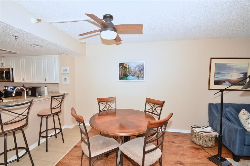 For Sale: $235,000 (2 beds, 2 baths, 978 Square Feet)