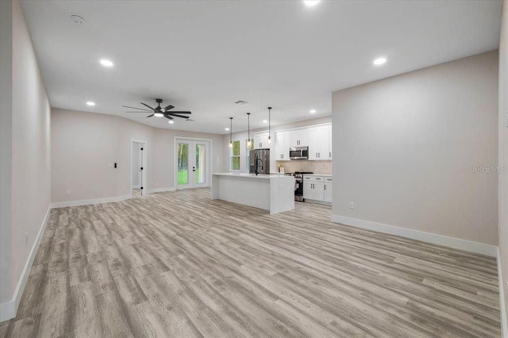 Recently Sold: $385,000 (3 beds, 2 baths, 1544.6 Square Feet)