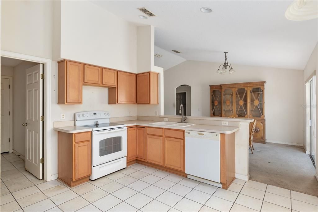 Active With Contract: $234,900 (3 beds, 2 baths, 1434 Square Feet)