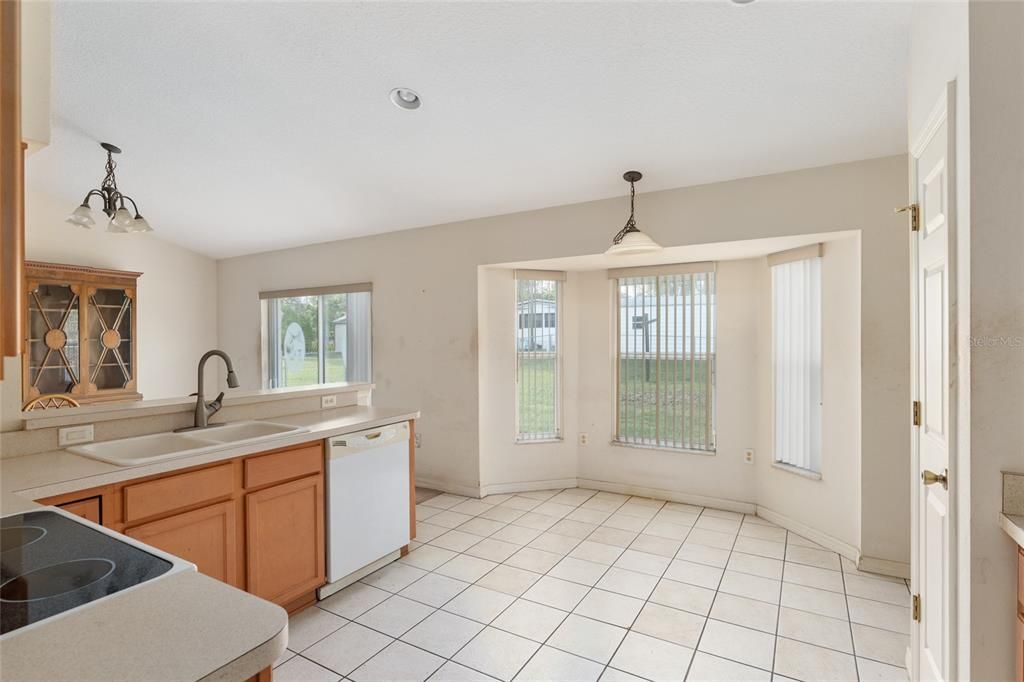 Active With Contract: $234,900 (3 beds, 2 baths, 1434 Square Feet)