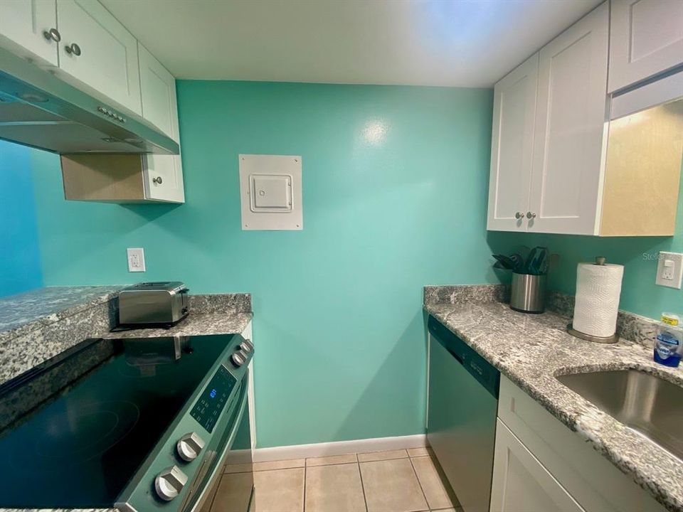 For Sale: $119,900 (1 beds, 1 baths, 544 Square Feet)