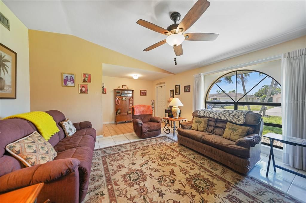 For Sale: $349,900 (3 beds, 2 baths, 2156 Square Feet)