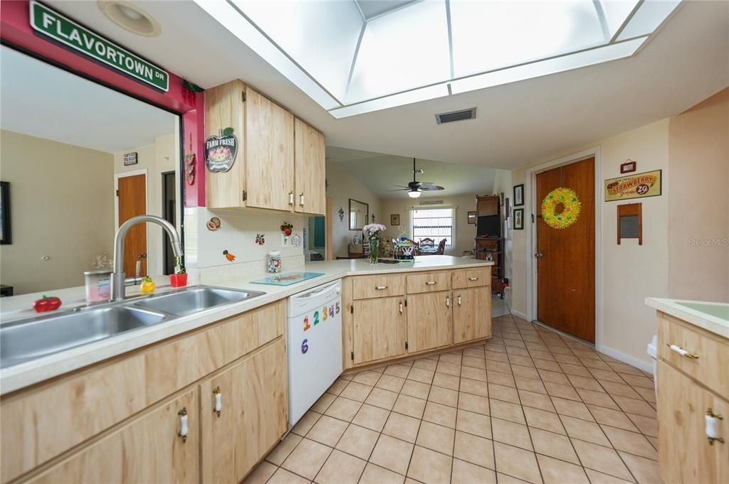 For Sale: $349,900 (3 beds, 2 baths, 2156 Square Feet)