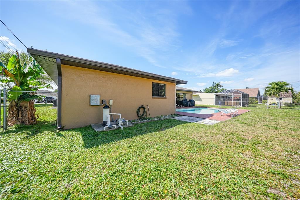 For Sale: $349,900 (3 beds, 2 baths, 2156 Square Feet)