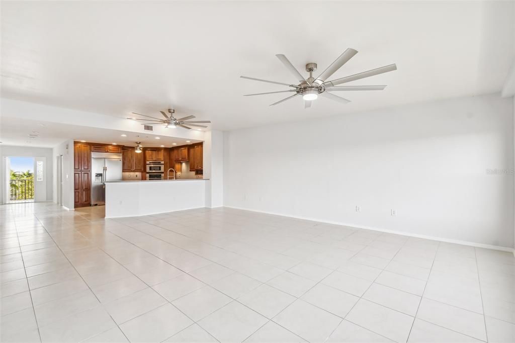 For Sale: $549,900 (2 beds, 2 baths, 1916 Square Feet)