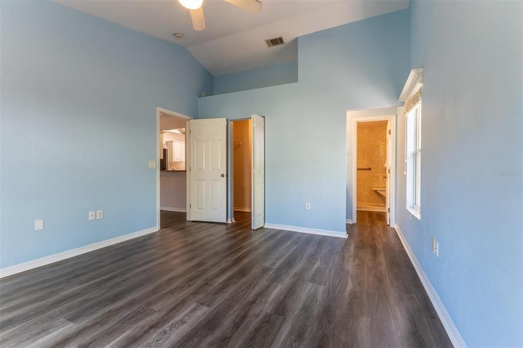 Recently Sold: $329,000 (3 beds, 2 baths, 1404 Square Feet)
