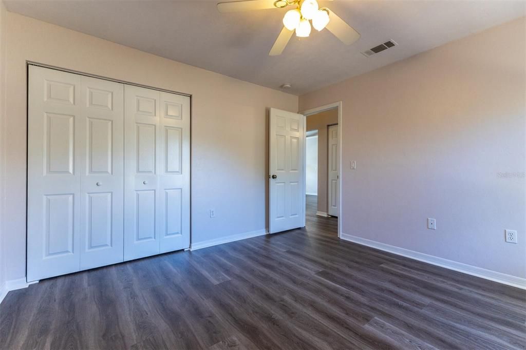 Recently Sold: $329,000 (3 beds, 2 baths, 1404 Square Feet)