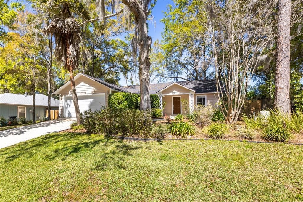 Recently Sold: $329,000 (3 beds, 2 baths, 1404 Square Feet)