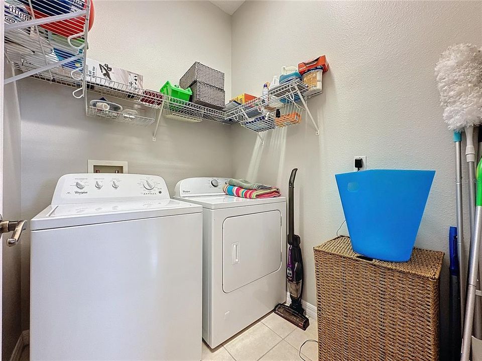 Yes, the Washer and Dryer convey