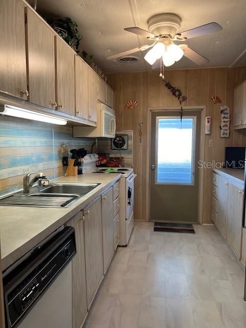 For Sale: $127,500 (2 beds, 2 baths, 1008 Square Feet)