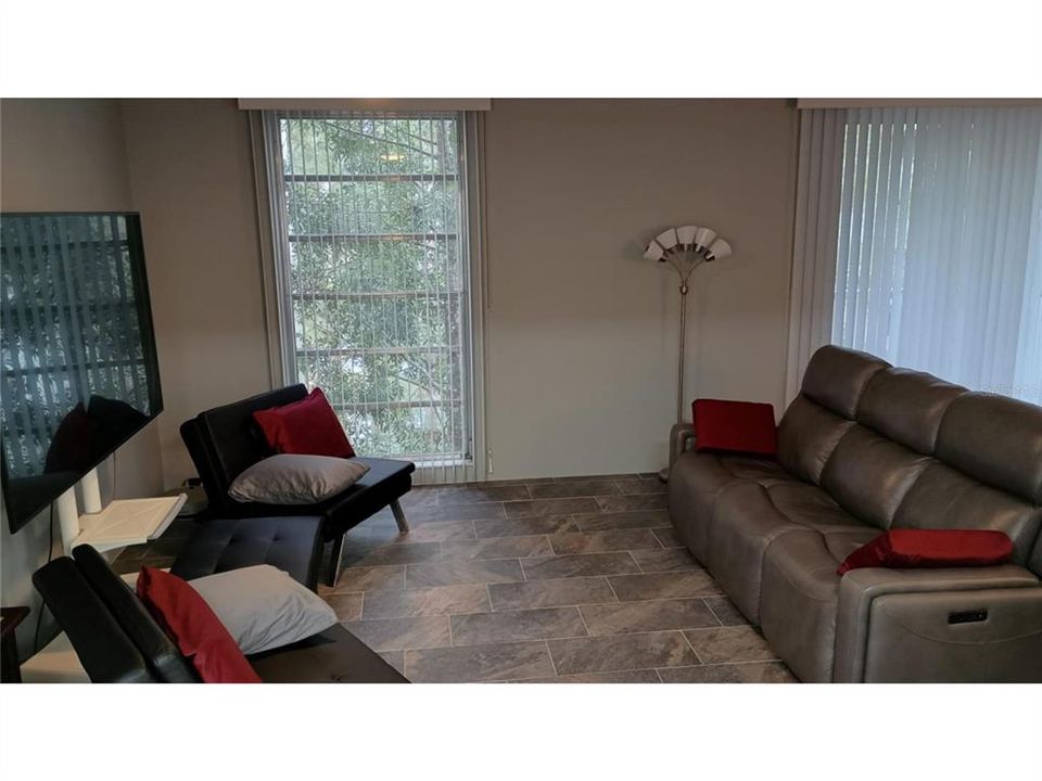 For Sale: $234,000 (2 beds, 1 baths, 1283 Square Feet)