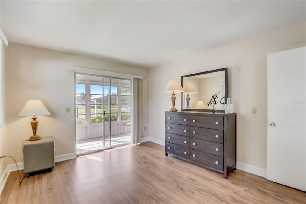 Active With Contract: $115,900 (2 beds, 2 baths, 960 Square Feet)