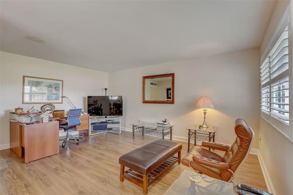 Active With Contract: $115,900 (2 beds, 2 baths, 960 Square Feet)