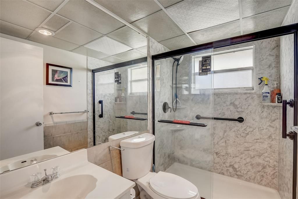 合同活跃: $115,900 (2 贝兹, 2 浴室, 960 平方英尺)