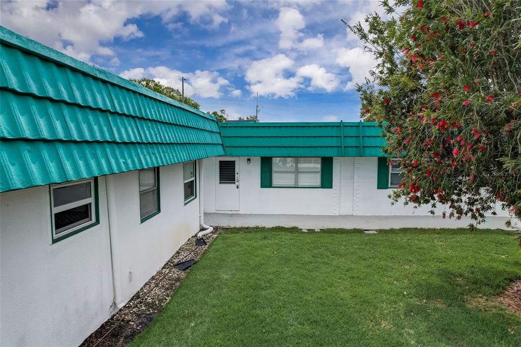 Active With Contract: $115,900 (2 beds, 2 baths, 960 Square Feet)