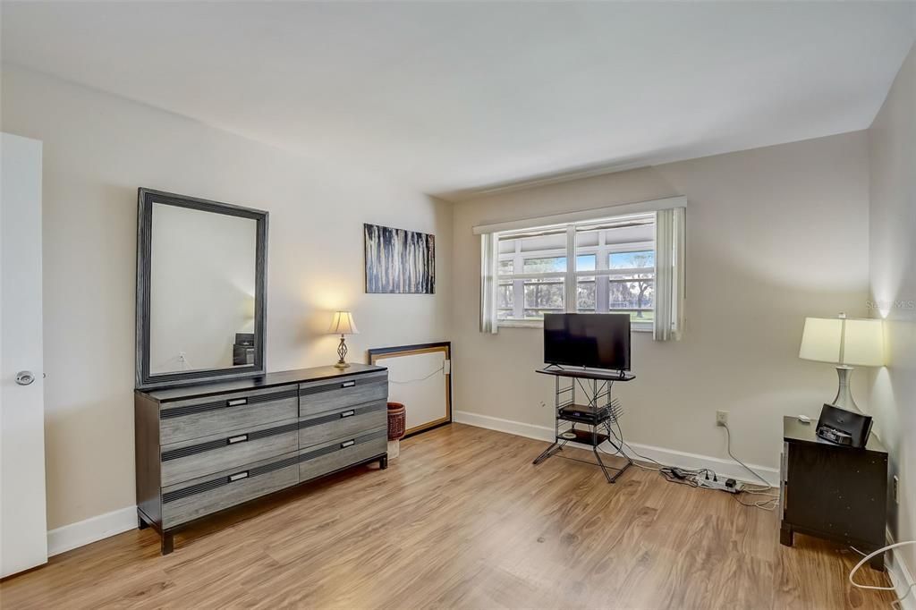 Active With Contract: $115,900 (2 beds, 2 baths, 960 Square Feet)