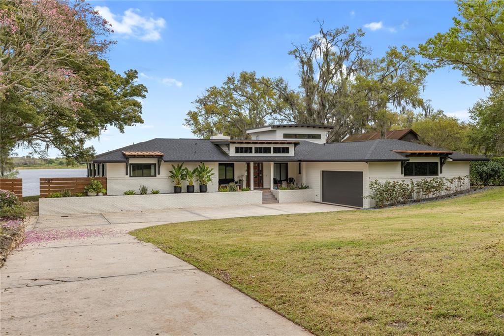 Recently Sold: $2,395,900 (5 beds, 4 baths, 4339 Square Feet)