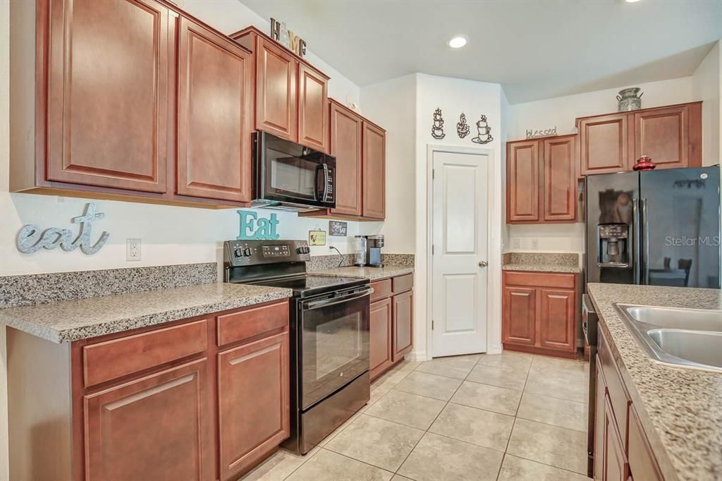 For Sale: $415,000 (4 beds, 2 baths, 1850 Square Feet)