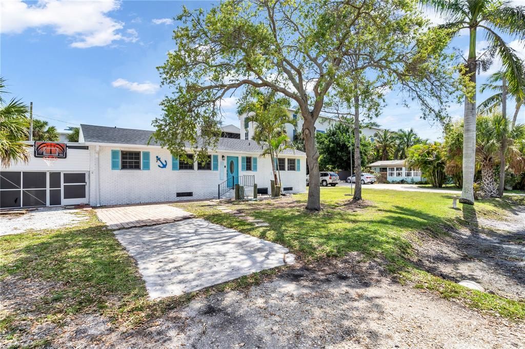 For Sale: $669,900 (4 beds, 2 baths, 1570 Square Feet)