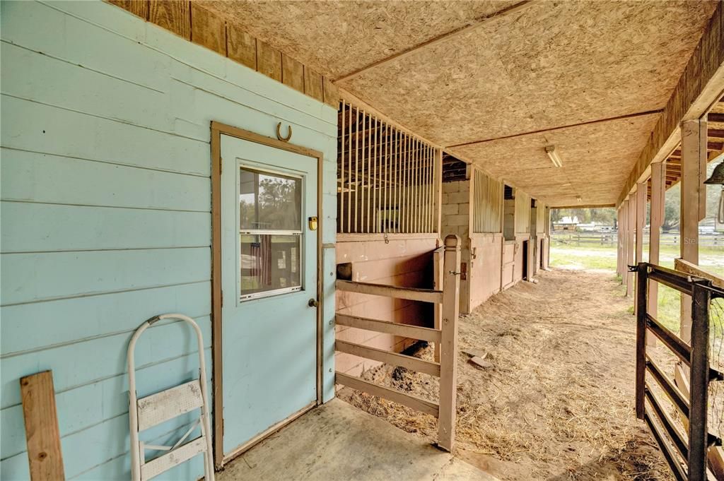 4 stall shed row barn