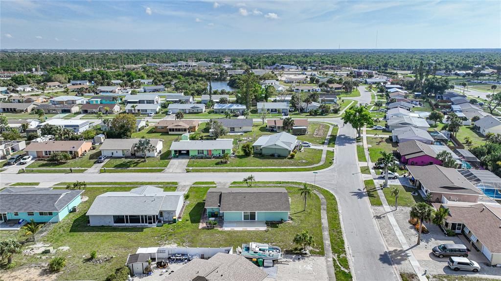 Active With Contract: $254,900 (2 beds, 2 baths, 1270 Square Feet)