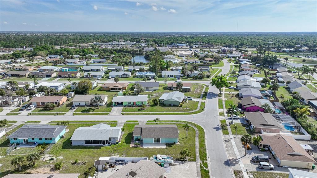 Active With Contract: $254,900 (2 beds, 2 baths, 1270 Square Feet)