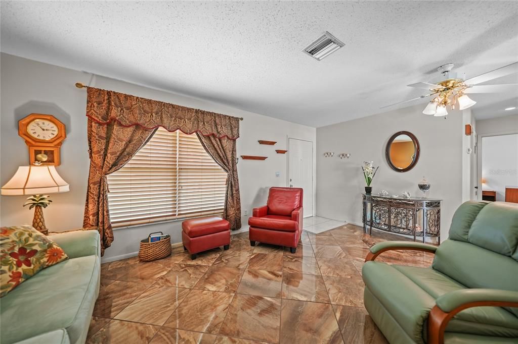 Active With Contract: $254,900 (2 beds, 2 baths, 1270 Square Feet)
