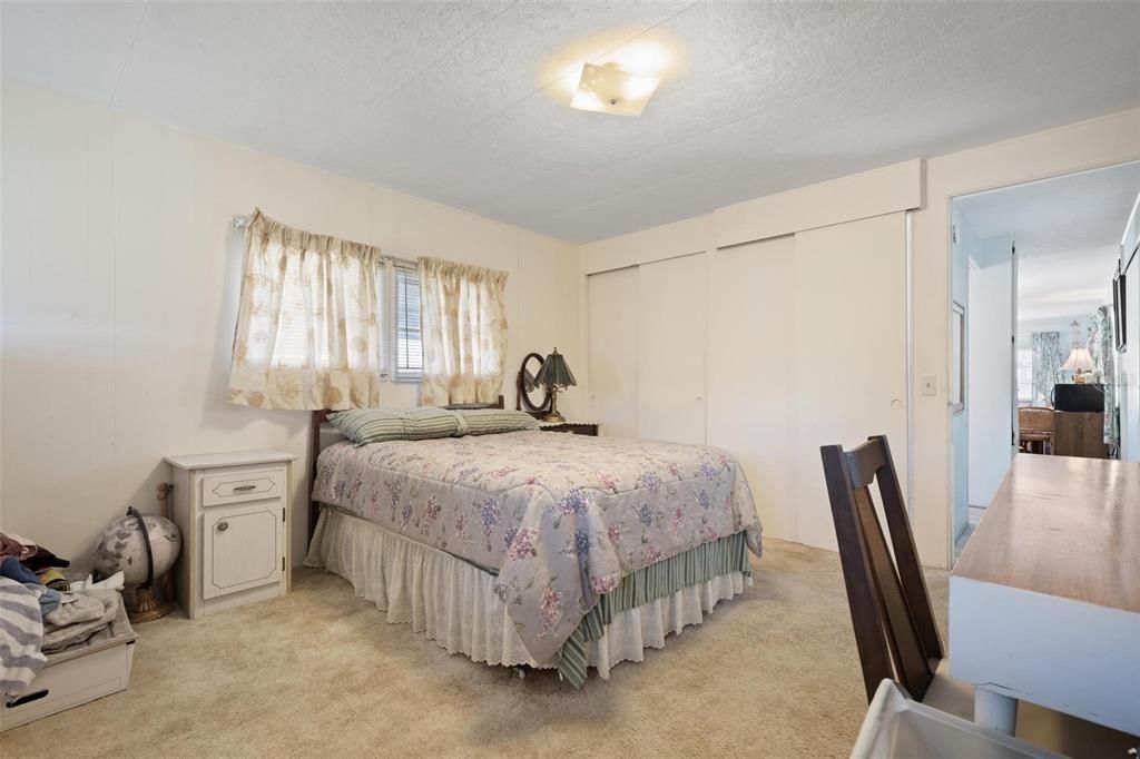 Recently Sold: $100,000 (1 beds, 1 baths, 736 Square Feet)