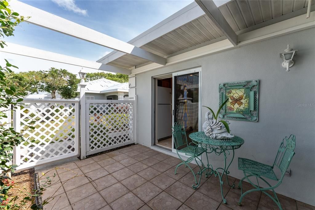 Active With Contract: $299,900 (2 beds, 2 baths, 1295 Square Feet)