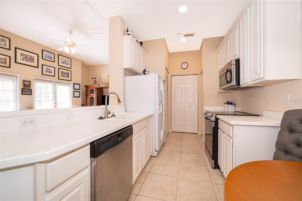 Active With Contract: $379,900 (2 beds, 2 baths, 1128 Square Feet)