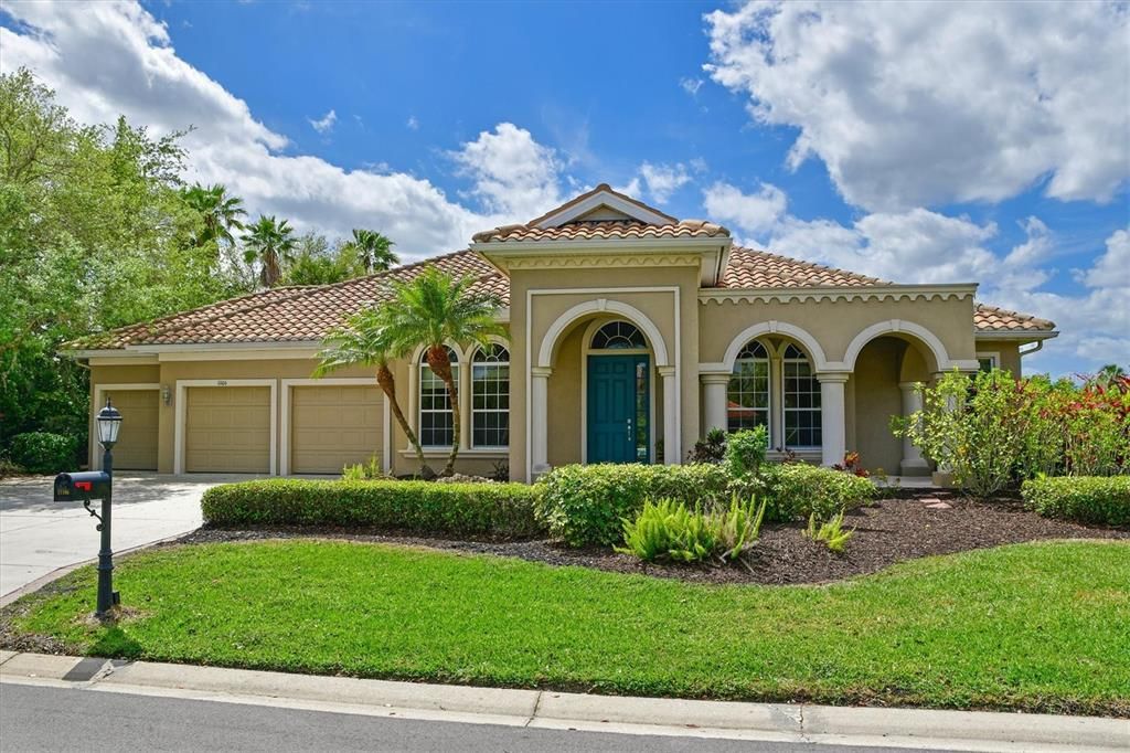 Active With Contract: $750,000 (4 beds, 3 baths, 2749 Square Feet)