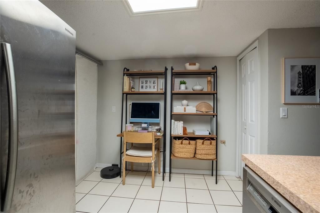 Active With Contract: $1,875 (2 beds, 2 baths, 1176 Square Feet)