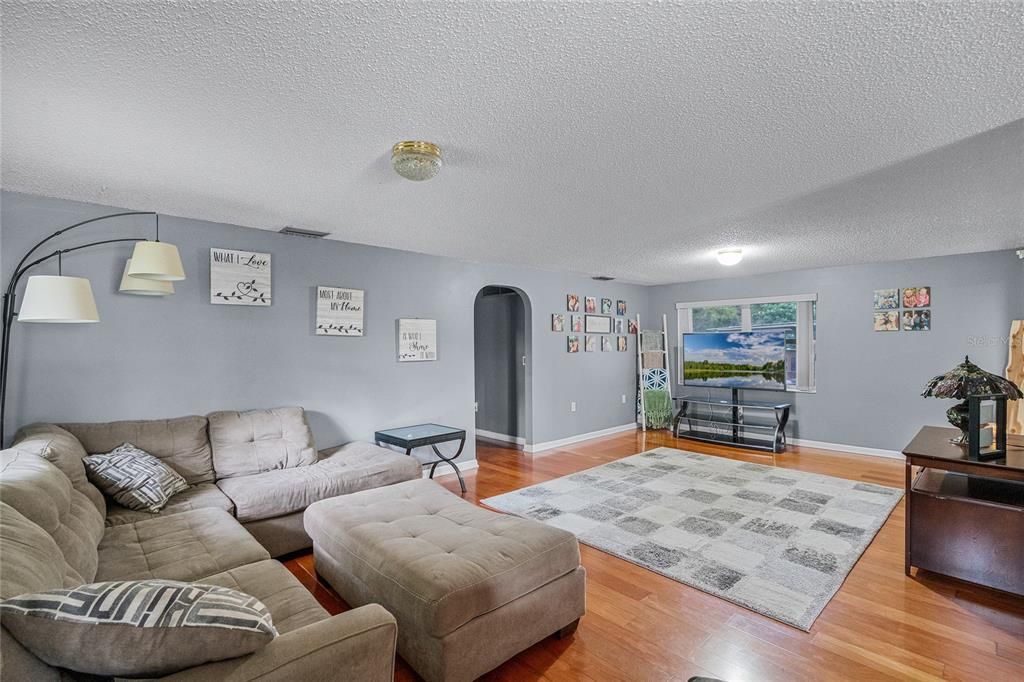 Recently Sold: $425,000 (3 beds, 2 baths, 2631 Square Feet)